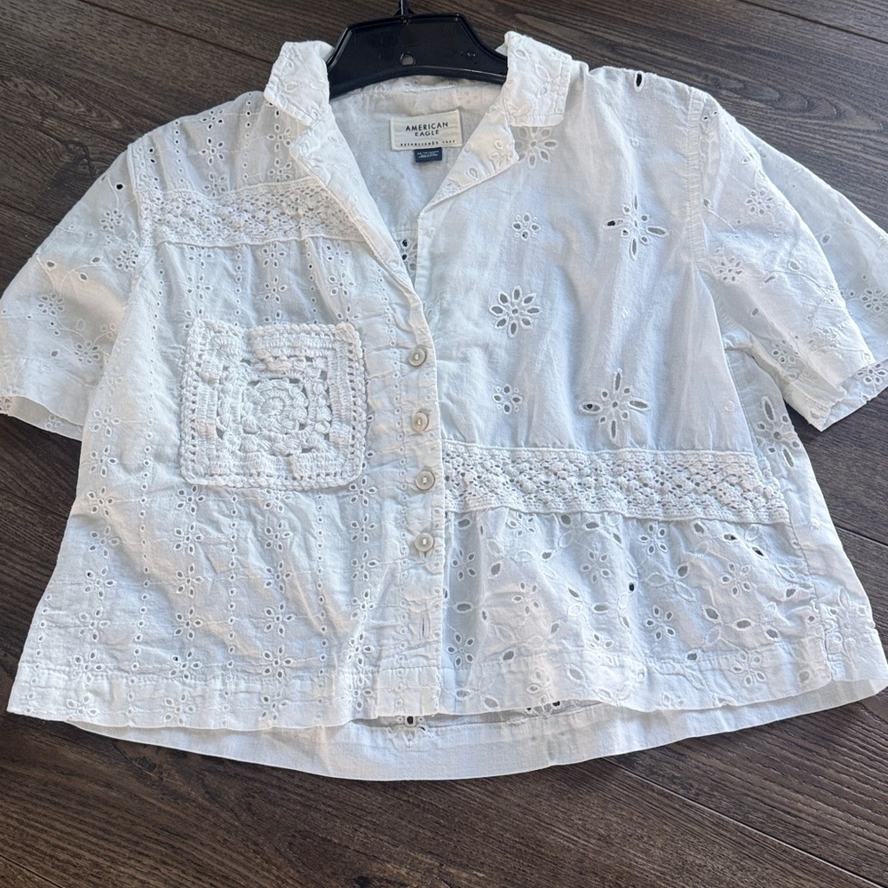 American Eagle White Eyelet Button-Front Short Sleeve Shirt XS - Picture 2 of 9